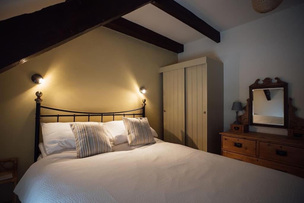 Barn Cottage - Family-Friendly Cottage With Heated Indoor Pool ハバーフォードウェスト エクステリア 写真