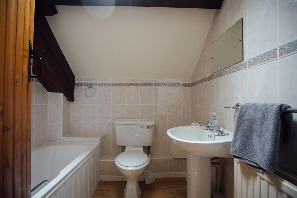 Barn Cottage - Family-Friendly Cottage With Heated Indoor Pool ハバーフォードウェスト エクステリア 写真