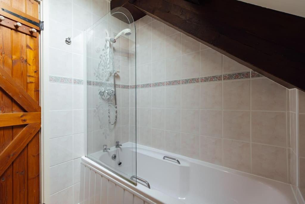 Barn Cottage - Family-Friendly Cottage With Heated Indoor Pool ハバーフォードウェスト エクステリア 写真
