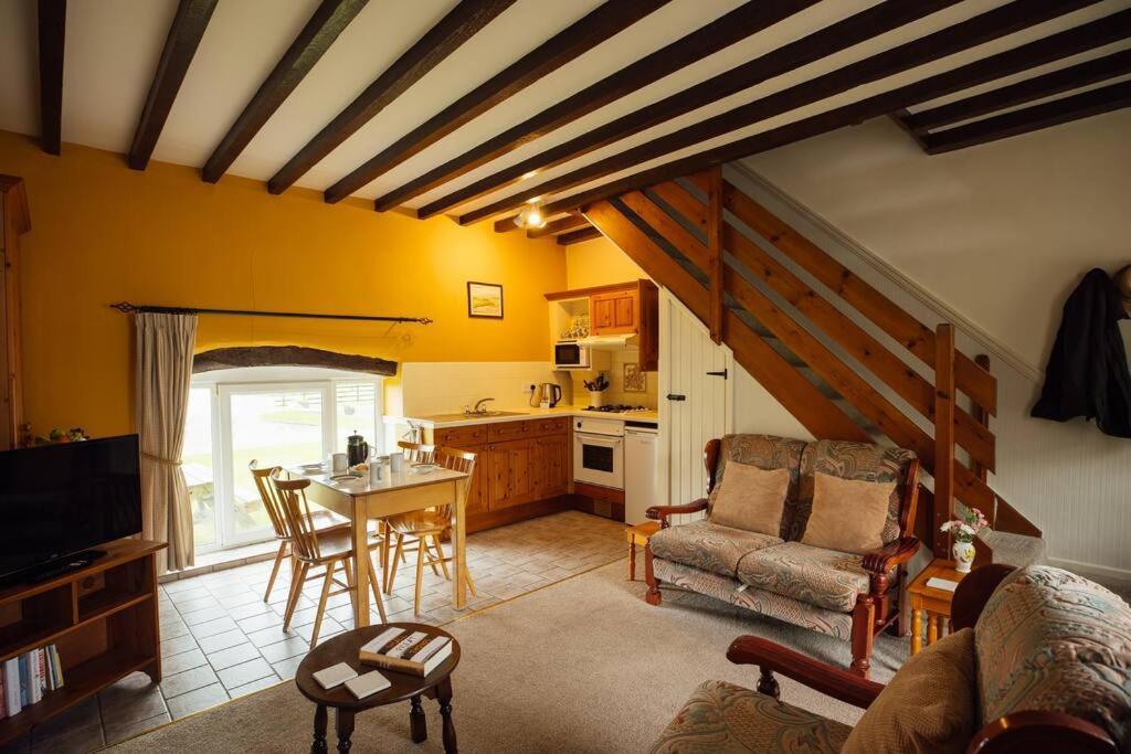 Barn Cottage - Family-Friendly Cottage With Heated Indoor Pool ハバーフォードウェスト エクステリア 写真